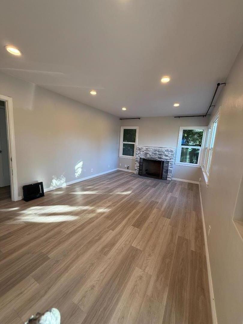 Detail Gallery Image 8 of 17 For 1015b Holly St, San Carlos,  CA 94070 - 2 Beds | 1 Baths