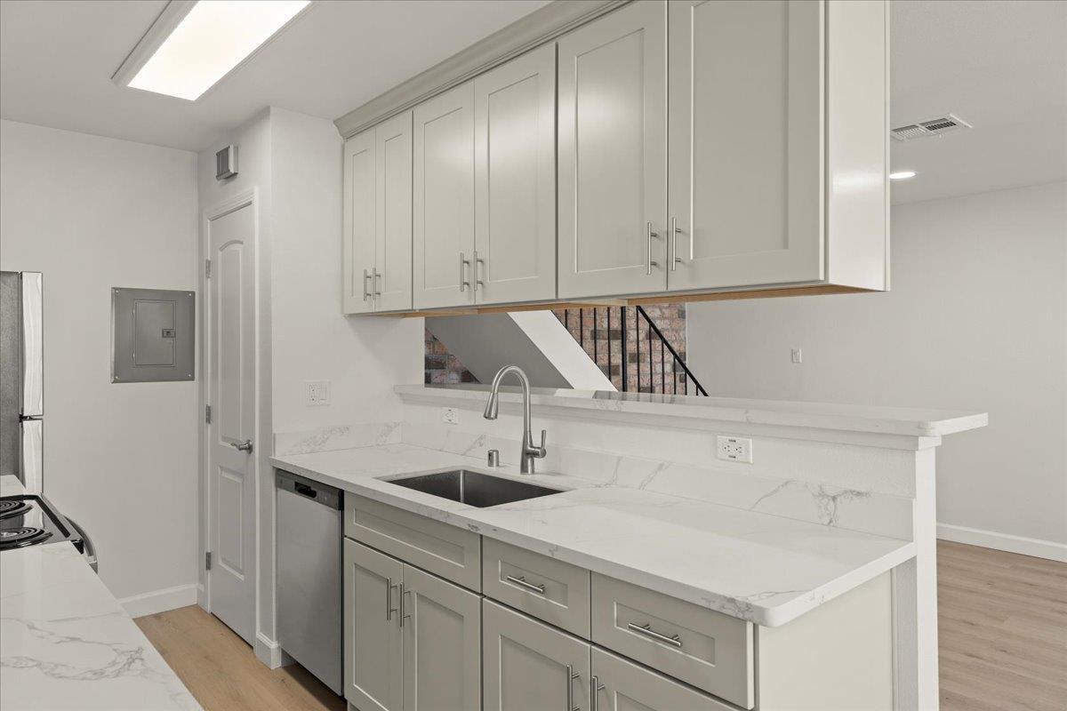 Detail Gallery Image 4 of 17 For 323 Blossom Hill Rd #2,  San Jose,  CA 95123 - 2 Beds | 1 Baths