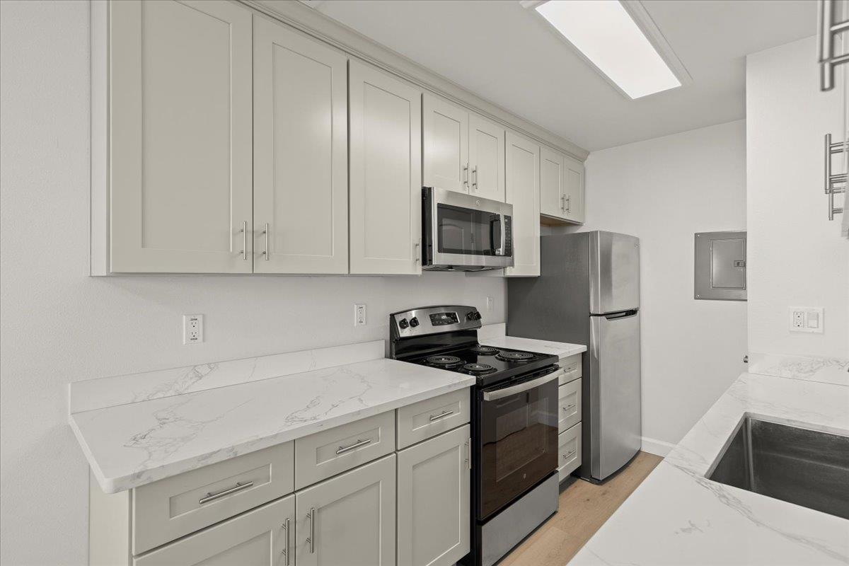 Detail Gallery Image 5 of 17 For 323 Blossom Hill Rd #2,  San Jose,  CA 95123 - 2 Beds | 1 Baths