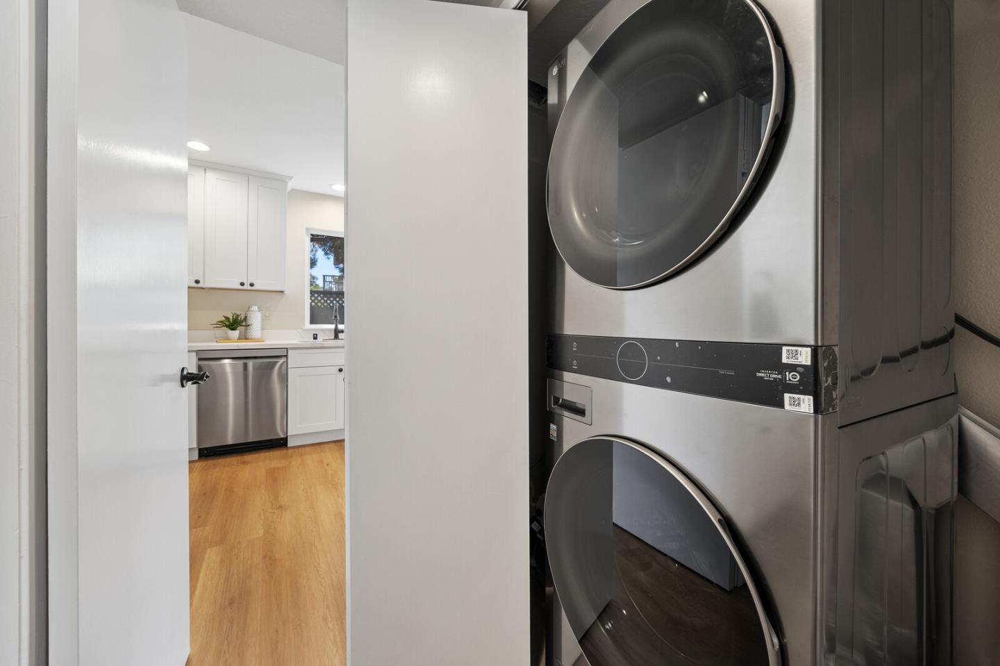 Detail Gallery Image 12 of 27 For 825 Cortez Ln, Foster City,  CA 94404 - 3 Beds | 2/1 Baths