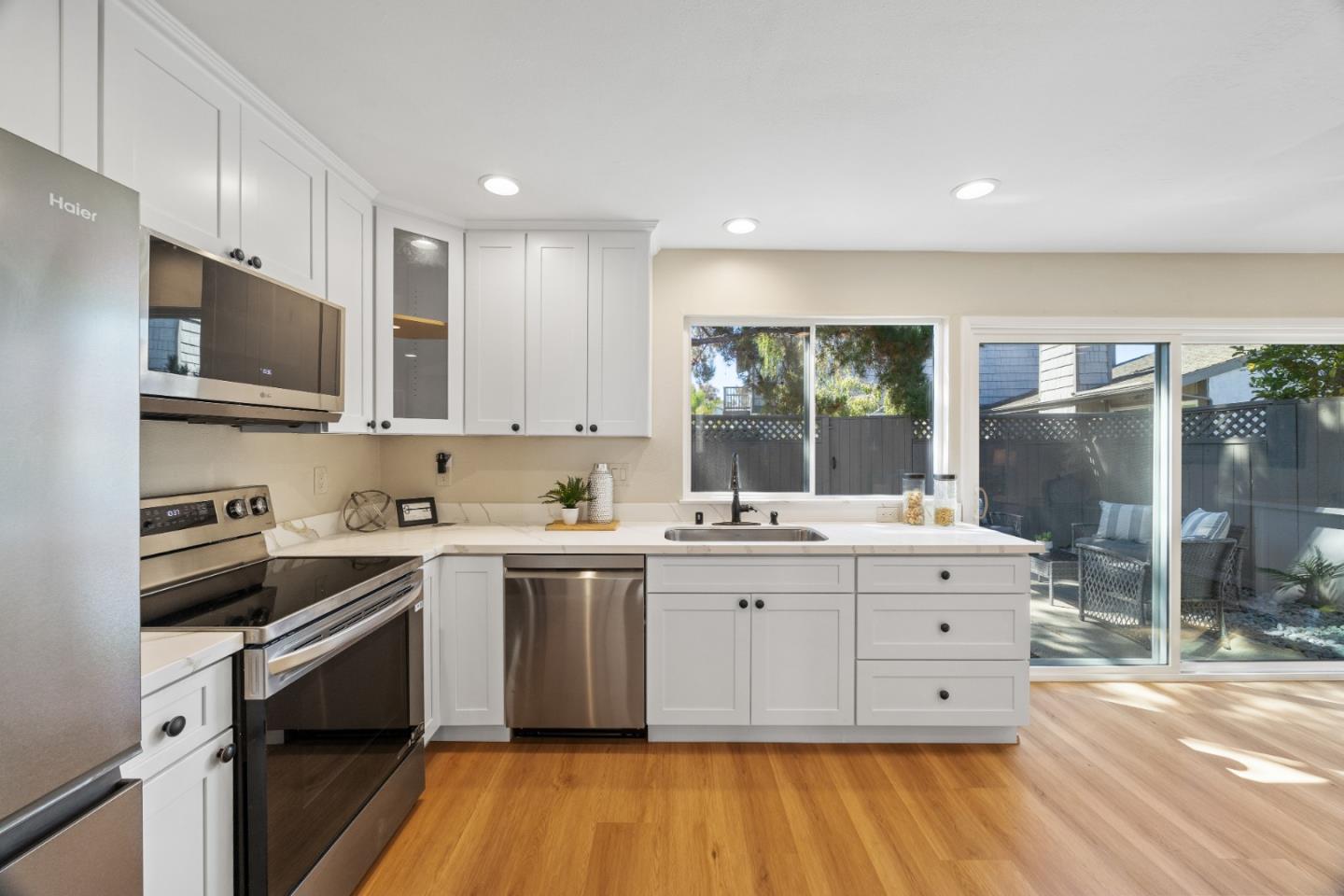 Detail Gallery Image 4 of 27 For 825 Cortez Ln, Foster City,  CA 94404 - 3 Beds | 2/1 Baths
