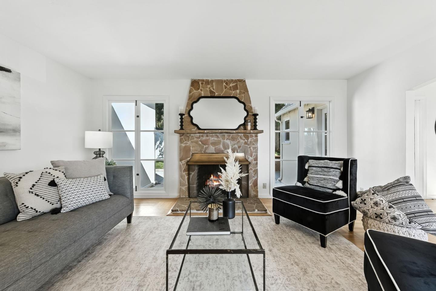 Detail Gallery Image 10 of 43 For 1968 Arroyo Ave, San Carlos,  CA 94070 - 2 Beds | 1 Baths