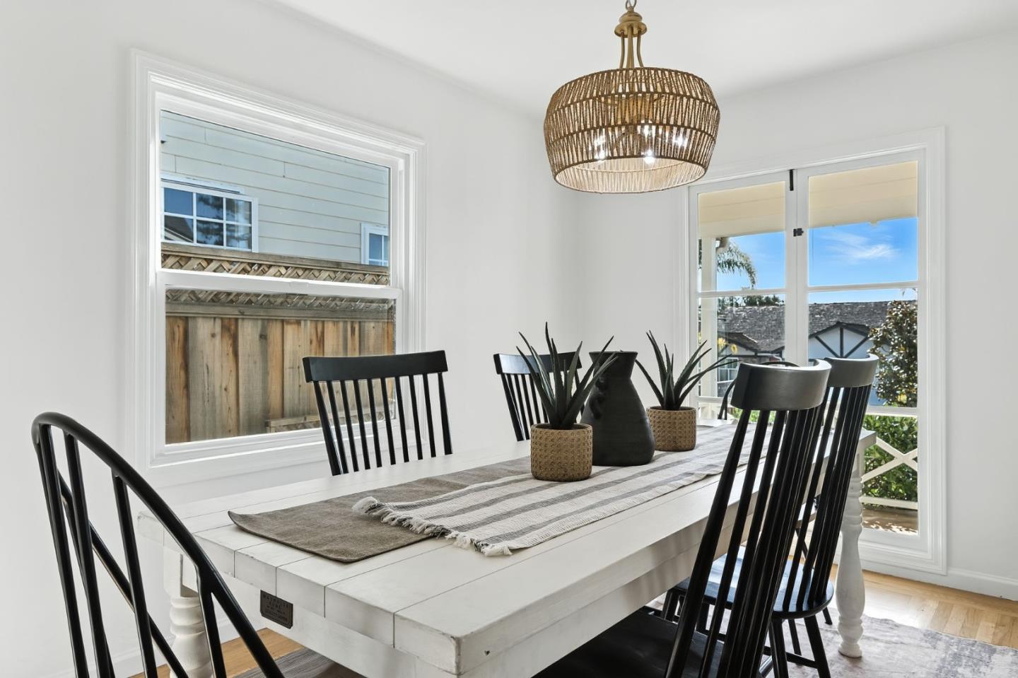 Detail Gallery Image 13 of 43 For 1968 Arroyo Ave, San Carlos,  CA 94070 - 2 Beds | 1 Baths