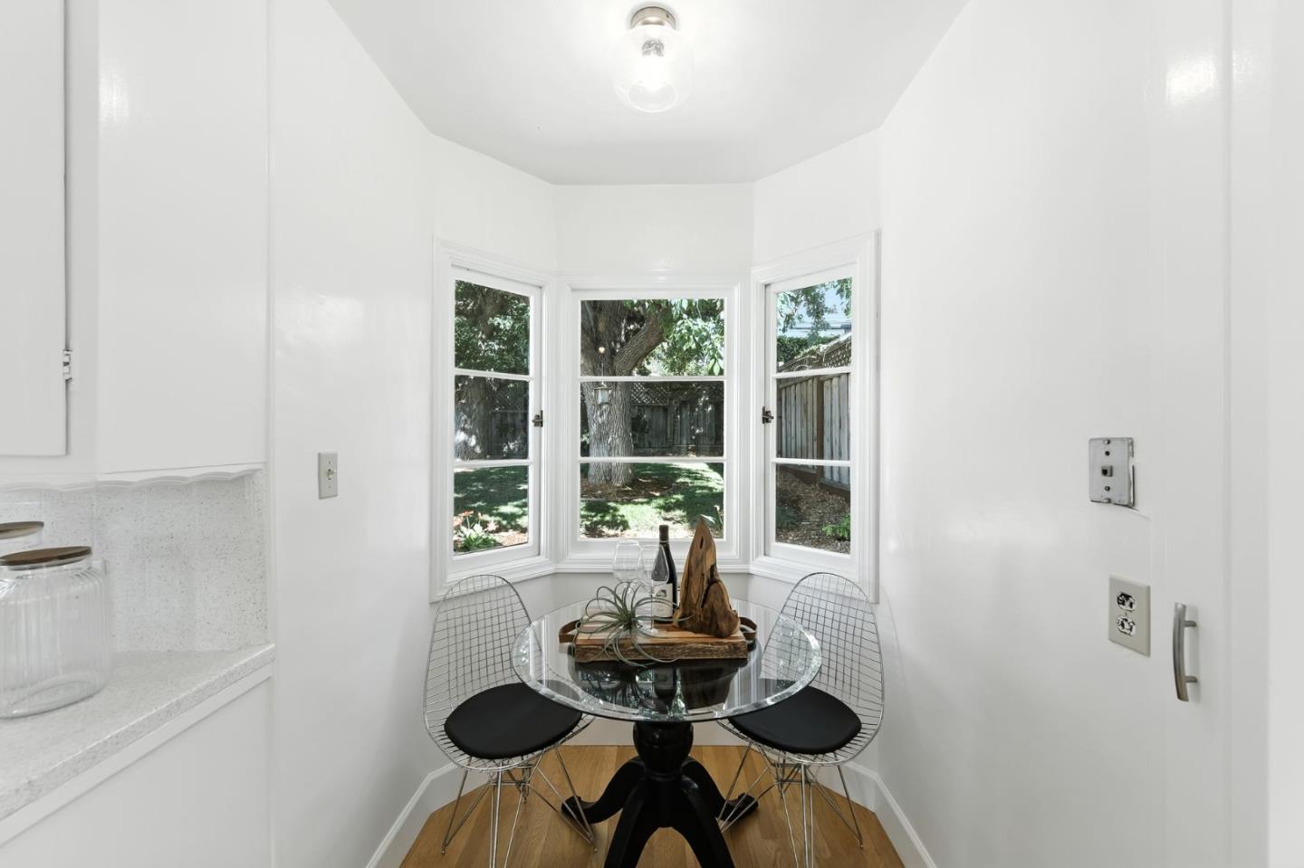 Detail Gallery Image 16 of 43 For 1968 Arroyo Ave, San Carlos,  CA 94070 - 2 Beds | 1 Baths