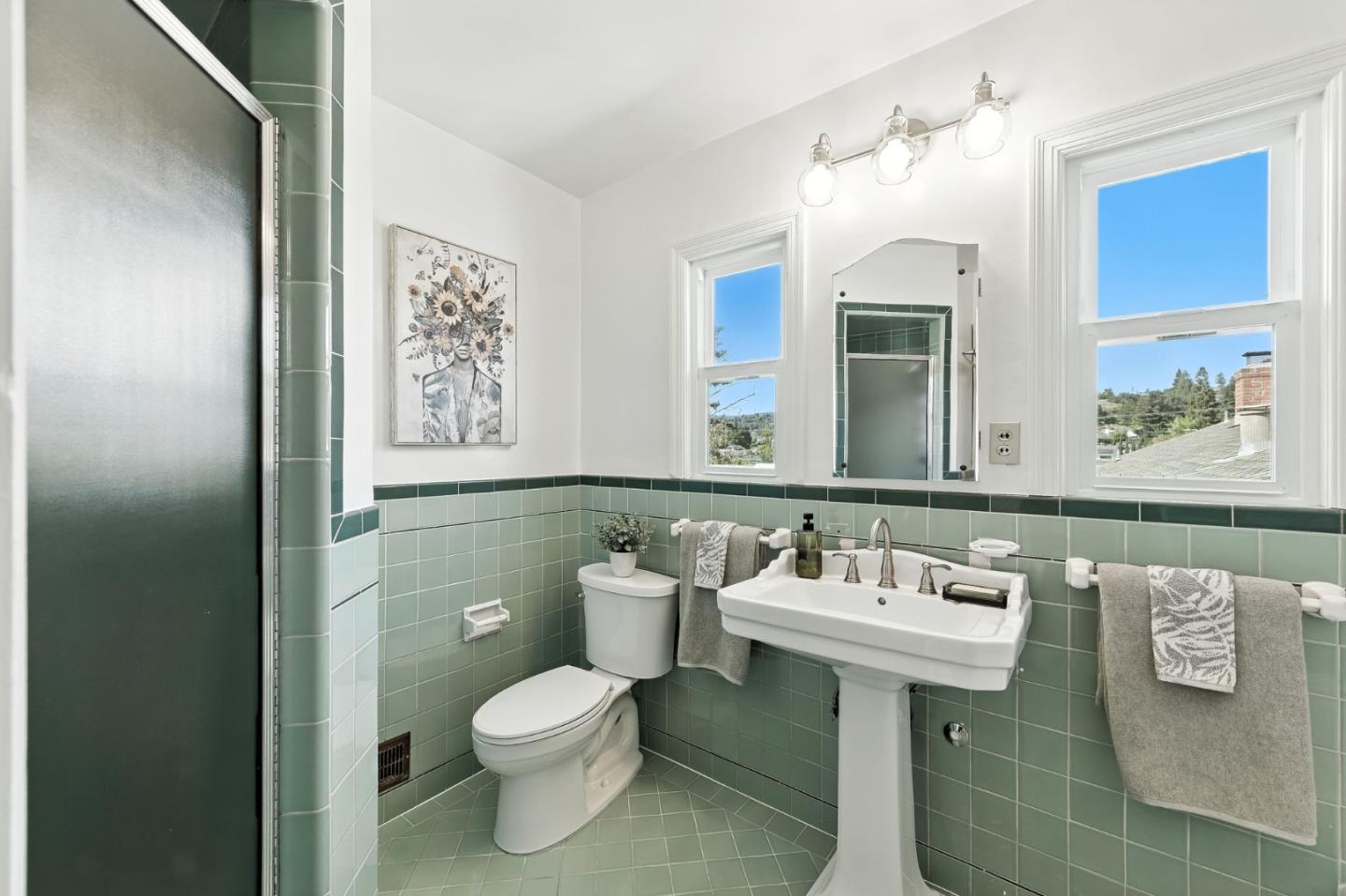 Detail Gallery Image 25 of 43 For 1968 Arroyo Ave, San Carlos,  CA 94070 - 2 Beds | 1 Baths