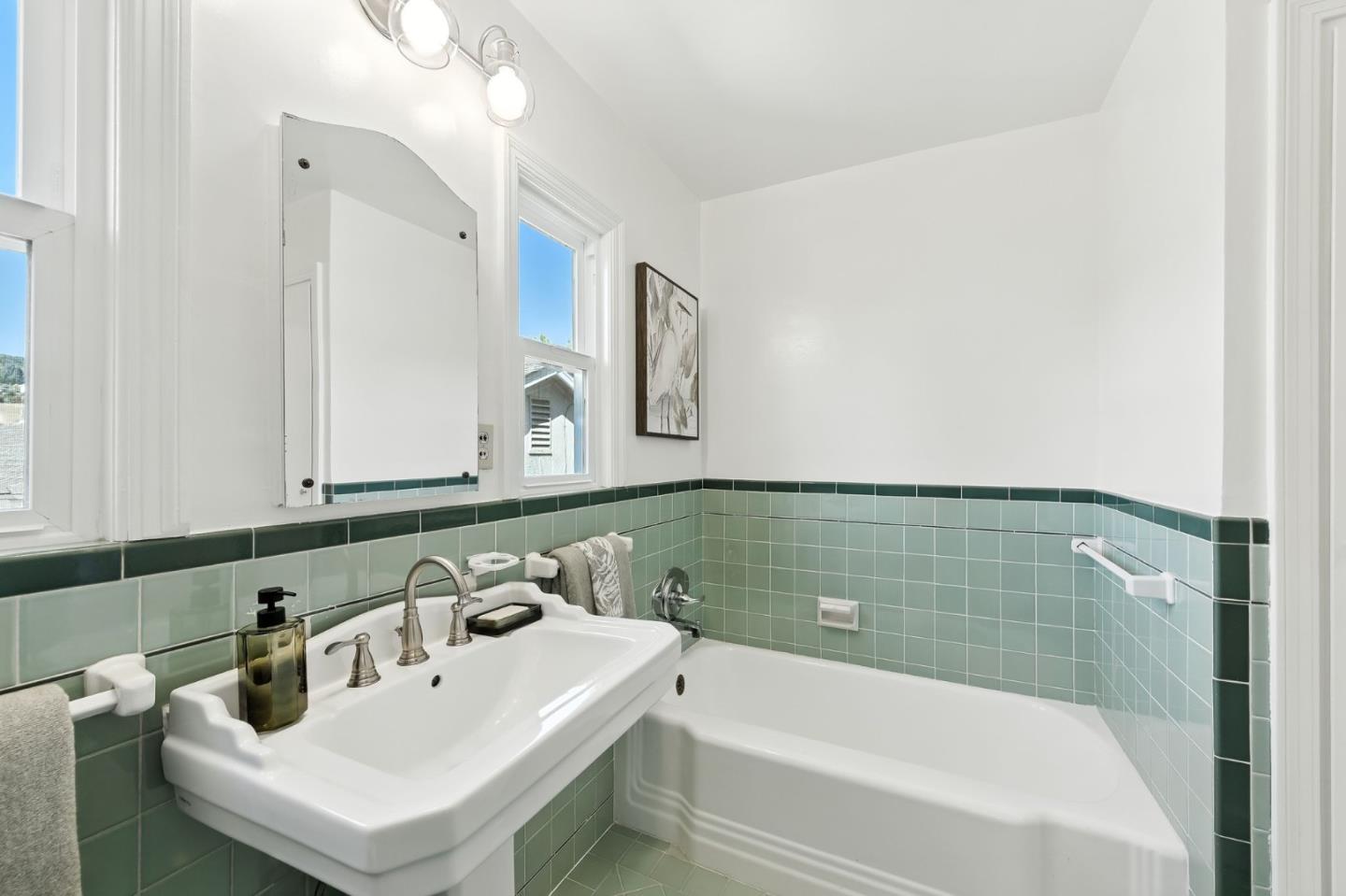 Detail Gallery Image 26 of 43 For 1968 Arroyo Ave, San Carlos,  CA 94070 - 2 Beds | 1 Baths