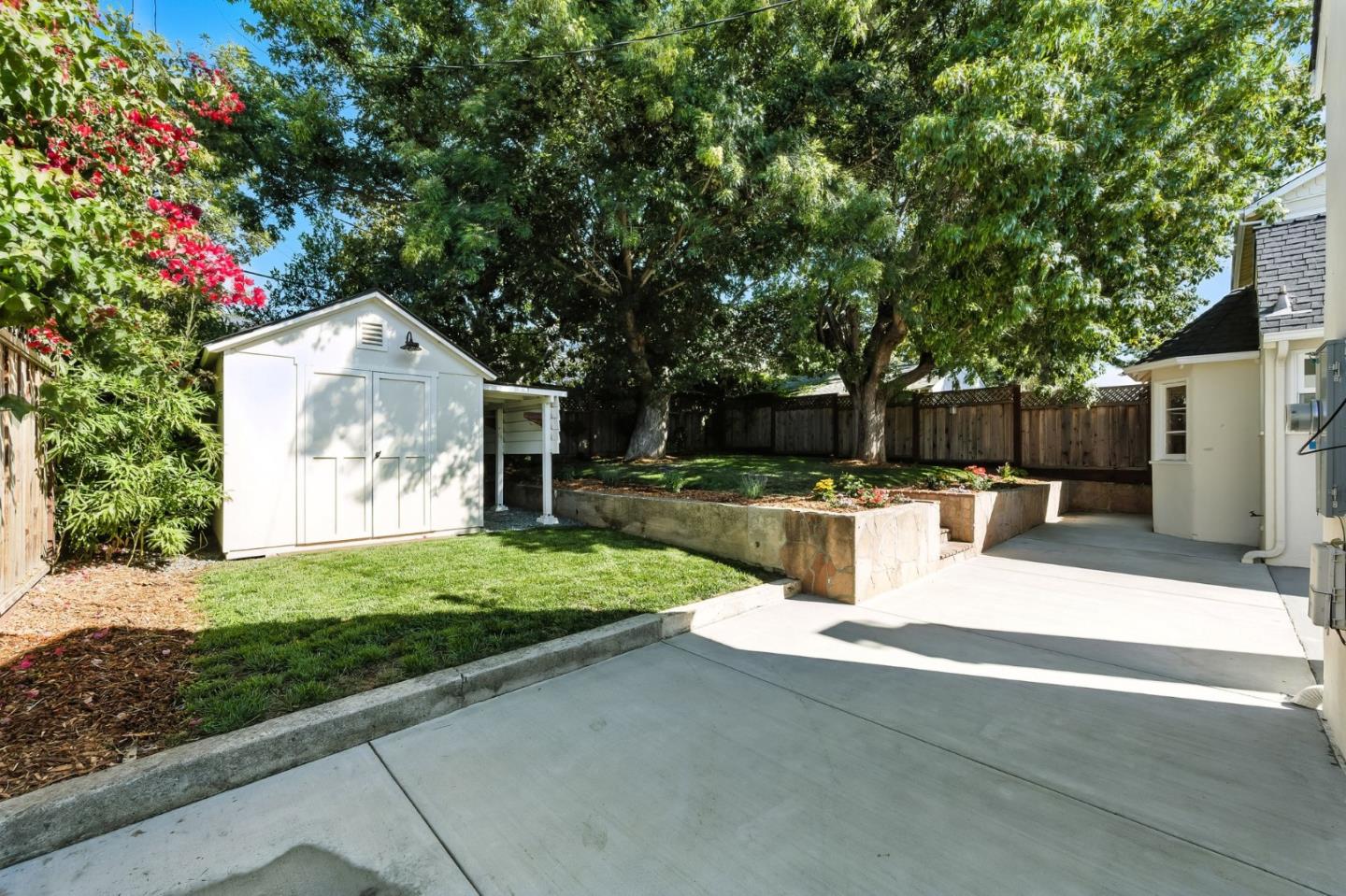 Detail Gallery Image 32 of 43 For 1968 Arroyo Ave, San Carlos,  CA 94070 - 2 Beds | 1 Baths