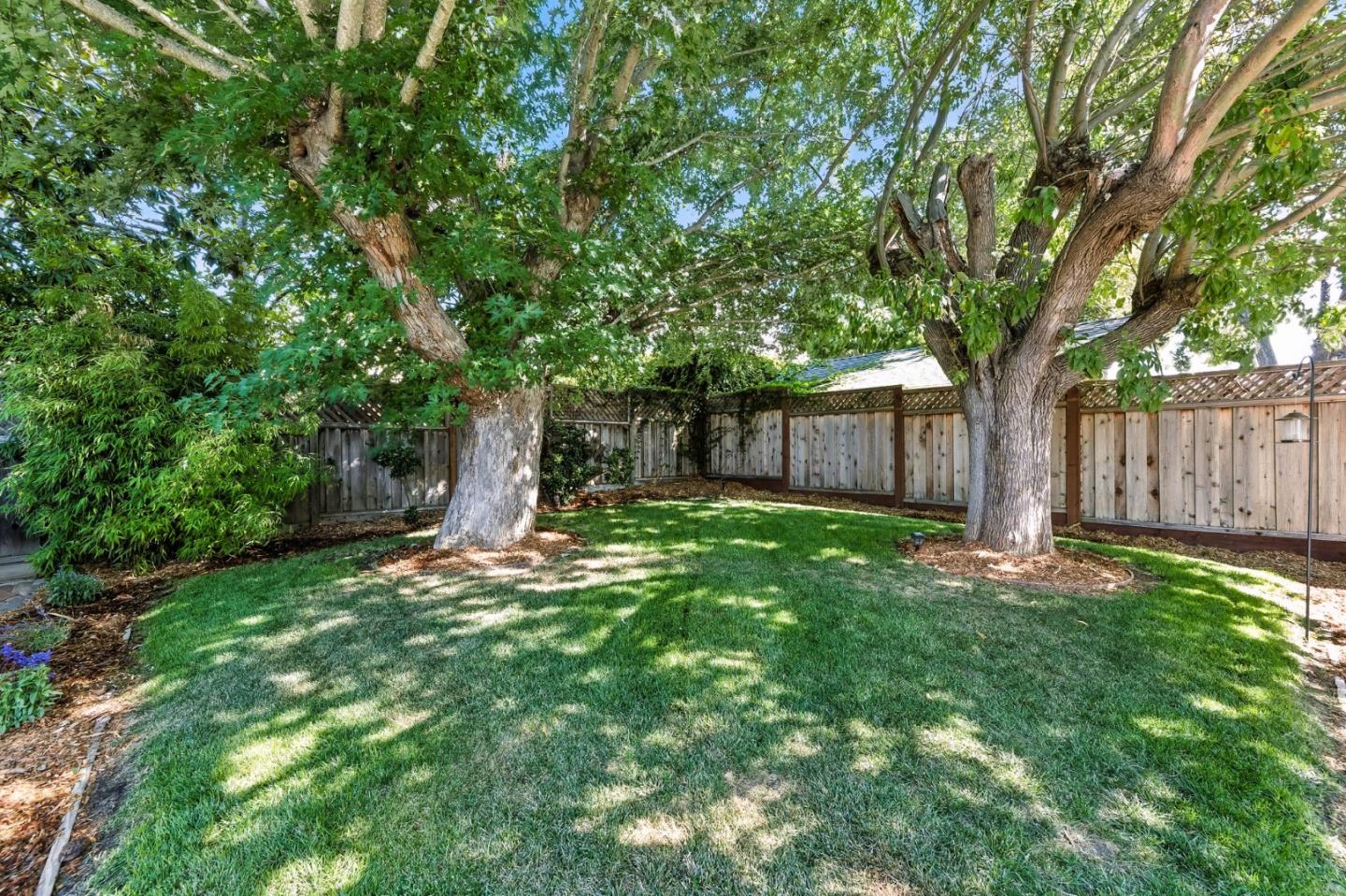 Detail Gallery Image 33 of 43 For 1968 Arroyo Ave, San Carlos,  CA 94070 - 2 Beds | 1 Baths