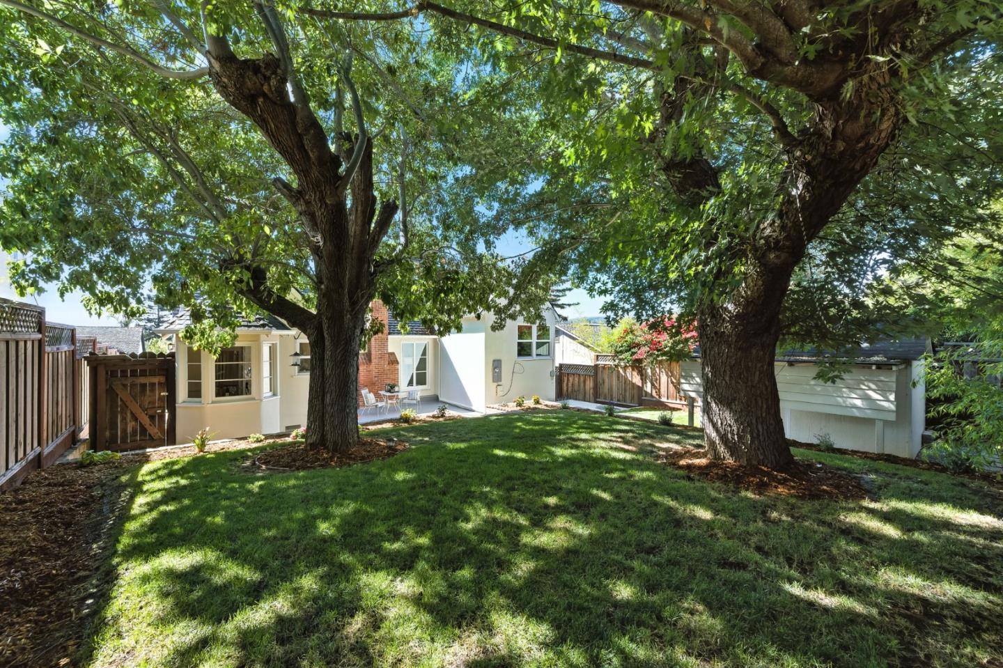 Detail Gallery Image 34 of 43 For 1968 Arroyo Ave, San Carlos,  CA 94070 - 2 Beds | 1 Baths