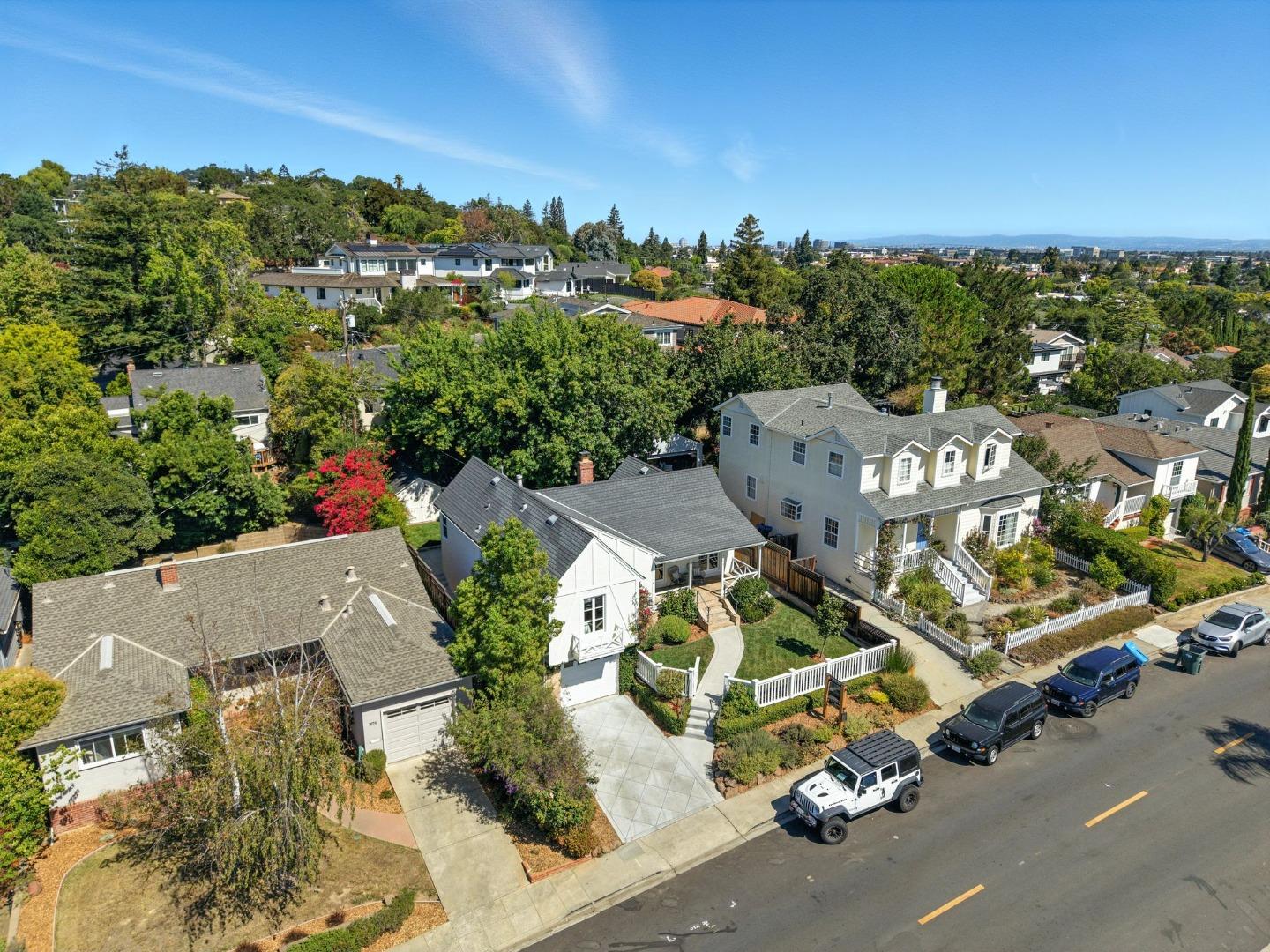 Detail Gallery Image 37 of 43 For 1968 Arroyo Ave, San Carlos,  CA 94070 - 2 Beds | 1 Baths