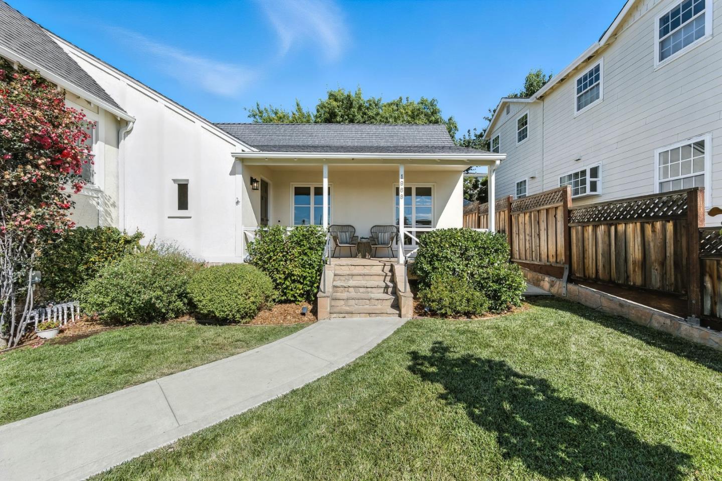 Detail Gallery Image 5 of 43 For 1968 Arroyo Ave, San Carlos,  CA 94070 - 2 Beds | 1 Baths