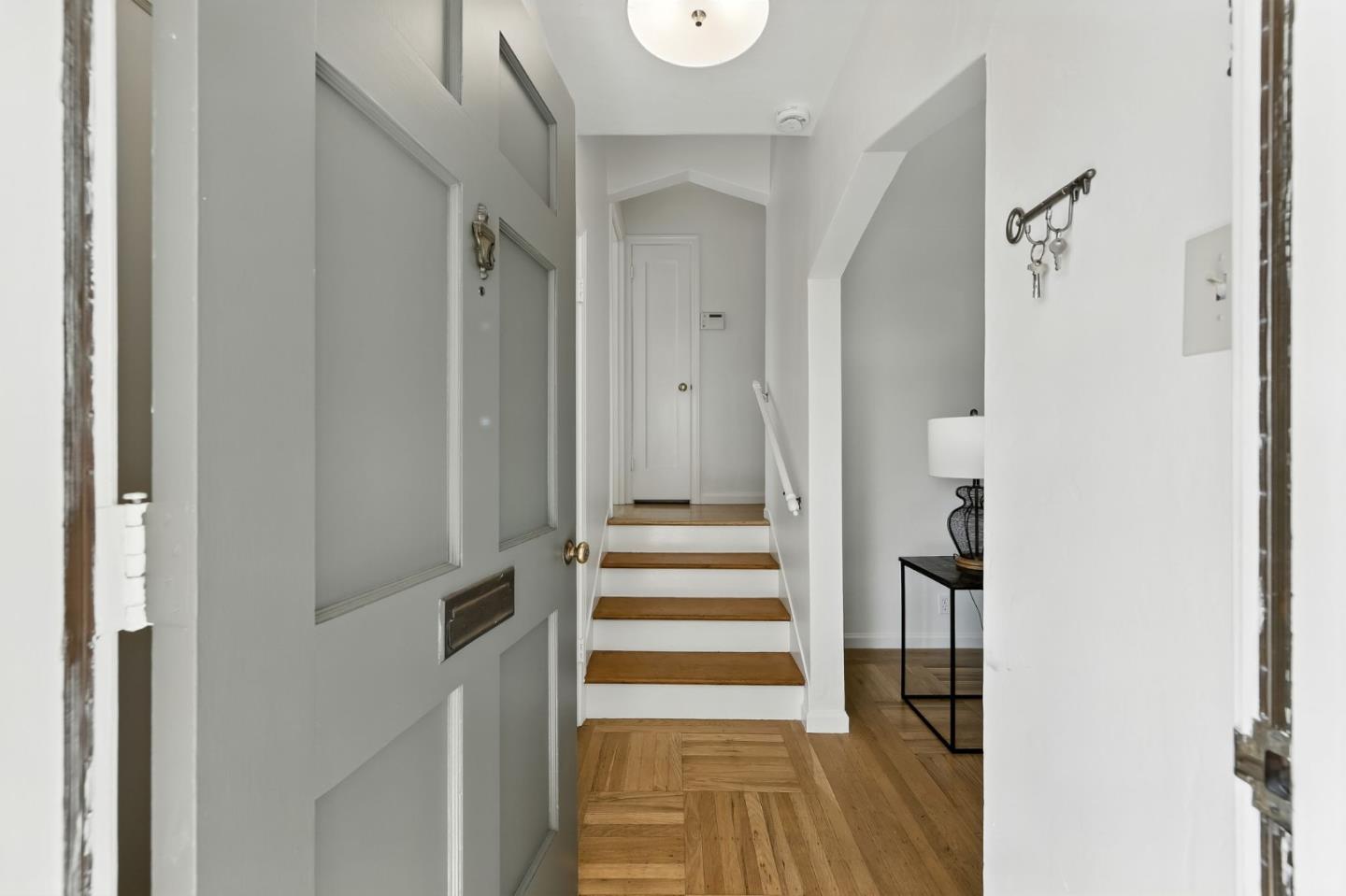 Detail Gallery Image 8 of 43 For 1968 Arroyo Ave, San Carlos,  CA 94070 - 2 Beds | 1 Baths
