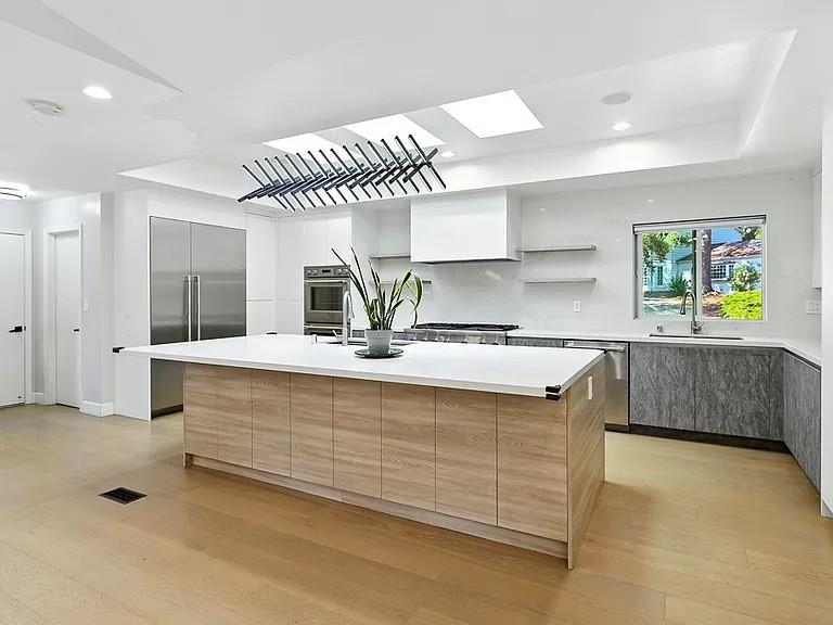 Detail Gallery Image 13 of 51 For 15475 Monte Vista Dr, Saratoga,  CA 95070 - 5 Beds | 3/1 Baths