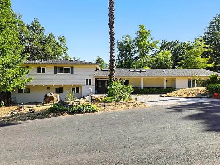 Detail Gallery Image 2 of 51 For 15475 Monte Vista Dr, Saratoga,  CA 95070 - 5 Beds | 3/1 Baths