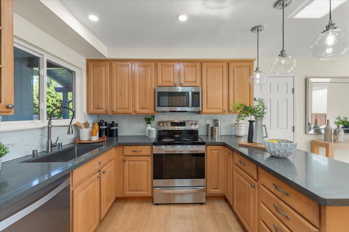 Detail Gallery Image 10 of 32 For 2197 Shiloh Ave, Milpitas,  CA 95035 - 3 Beds | 2 Baths