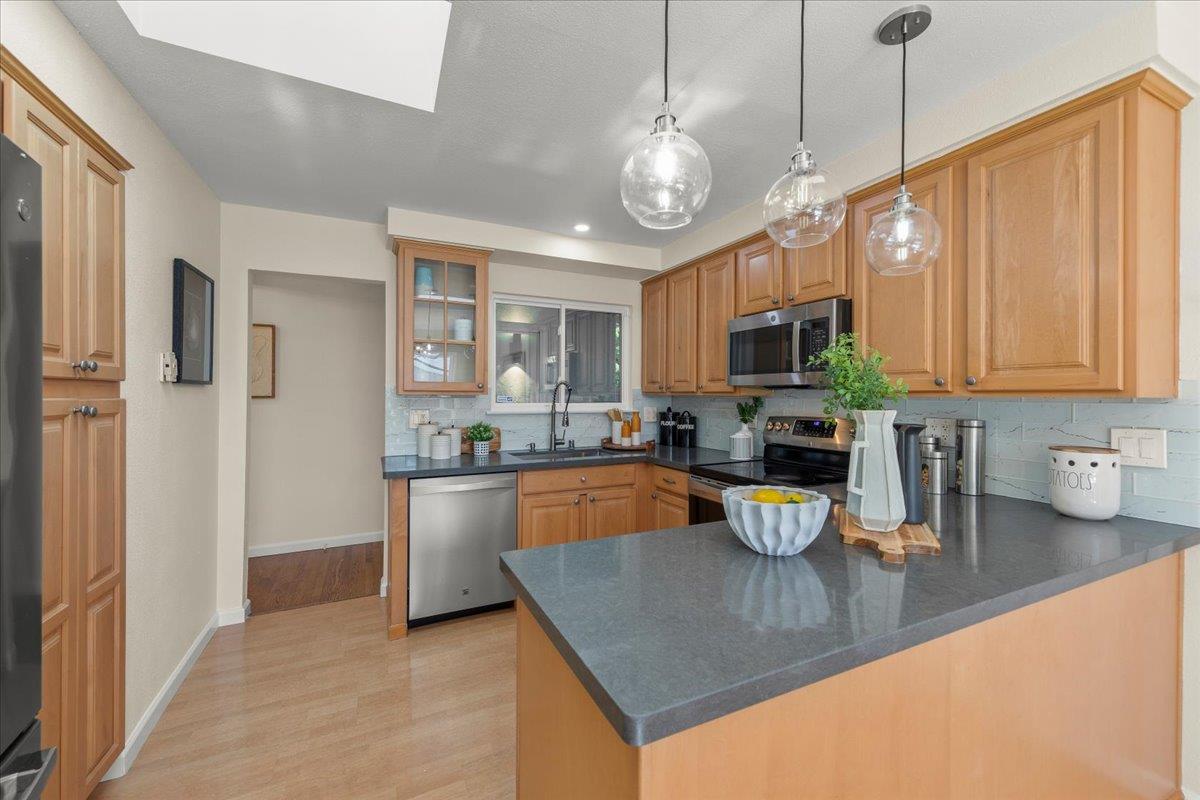 Detail Gallery Image 11 of 32 For 2197 Shiloh Ave, Milpitas,  CA 95035 - 3 Beds | 2 Baths