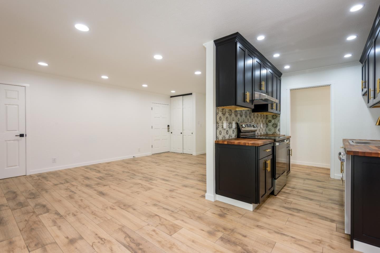 Detail Gallery Image 6 of 33 For 280 Easy St #120,  Mountain View,  CA 94043 - 2 Beds | 2 Baths