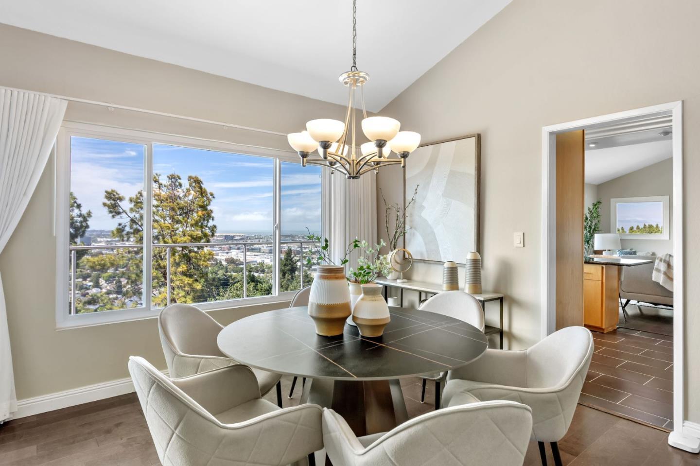 Detail Gallery Image 11 of 79 For 308 42nd Ave, San Mateo,  CA 94403 - 4 Beds | 2/1 Baths