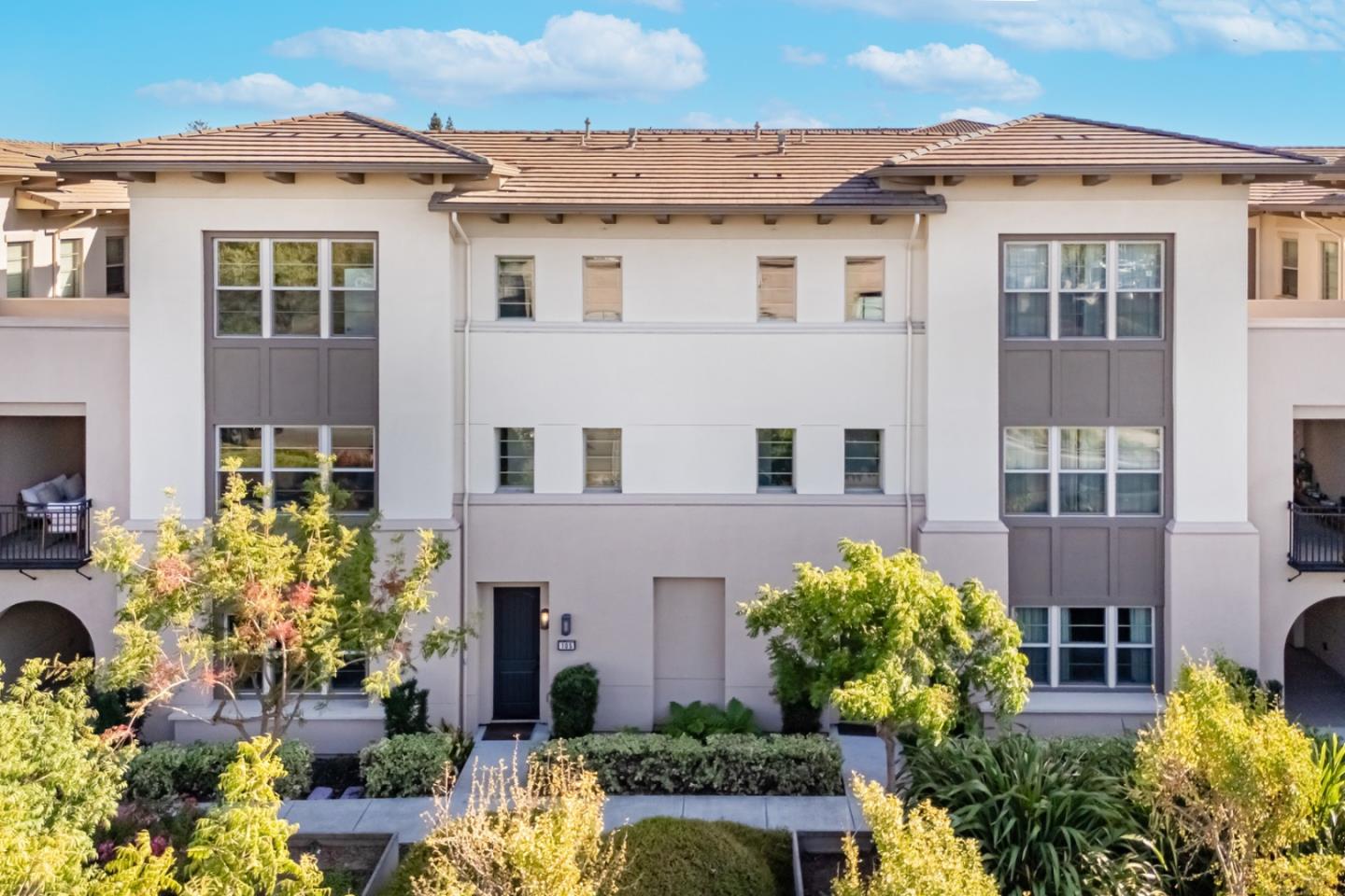Detail Gallery Image 1 of 54 For 1087 Bigleaf Pl #105,  San Jose,  CA 95131 - 4 Beds | 4/1 Baths