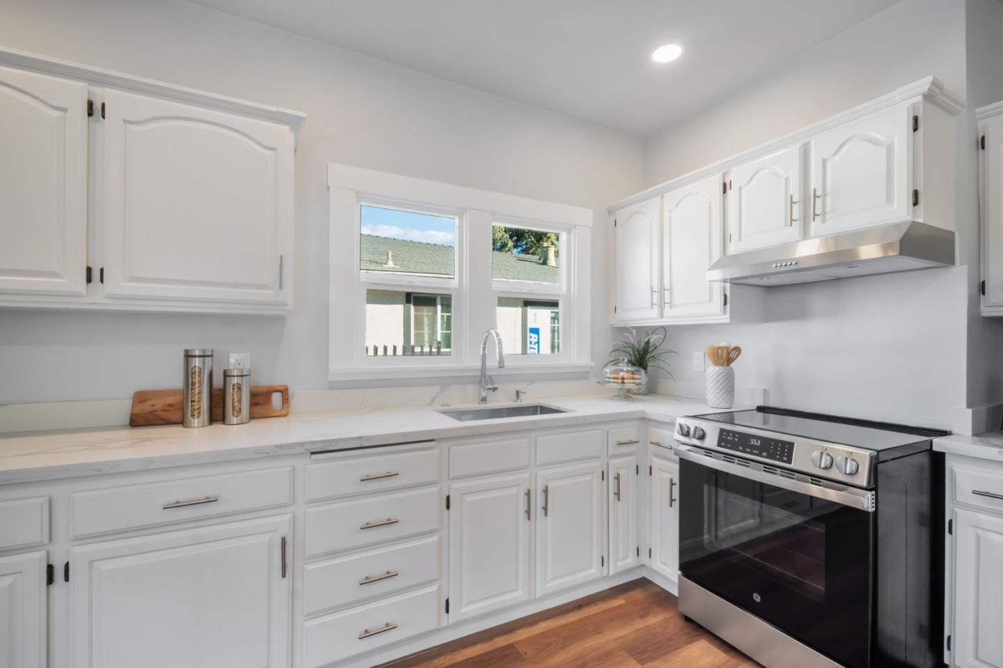 Detail Gallery Image 8 of 32 For 1536 Little Orchard St, San Jose,  CA 95110 - 2 Beds | 1 Baths