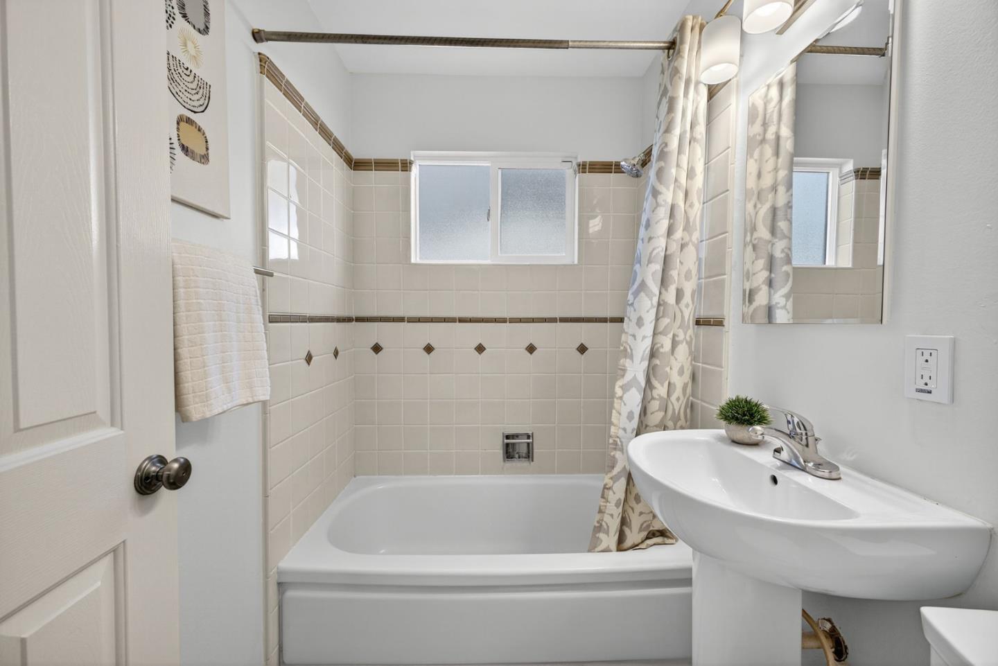 Detail Gallery Image 24 of 45 For 2310 Aram Ave, San Jose,  CA 95128 - 4 Beds | 2 Baths