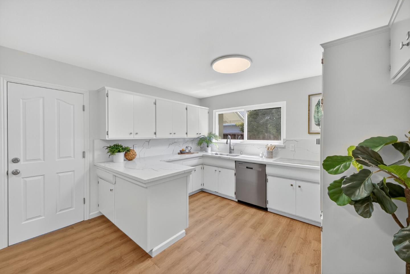 Detail Gallery Image 7 of 45 For 2310 Aram Ave, San Jose,  CA 95128 - 4 Beds | 2 Baths