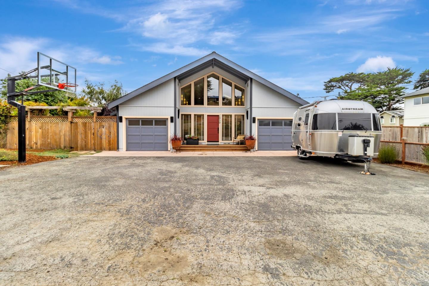 Detail Gallery Image 2 of 41 For 1030 Etheldore St, Moss Beach,  CA 94038 - 3 Beds | 2 Baths