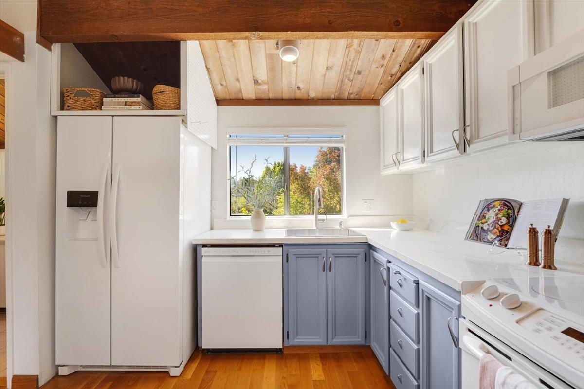 Detail Gallery Image 10 of 49 For 113 Tree Frog Ln, Santa Cruz,  CA 95060 - 2 Beds | 1/1 Baths