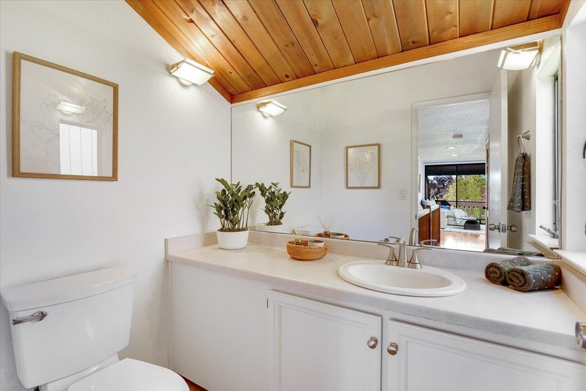Detail Gallery Image 16 of 49 For 113 Tree Frog Ln, Santa Cruz,  CA 95060 - 2 Beds | 1/1 Baths