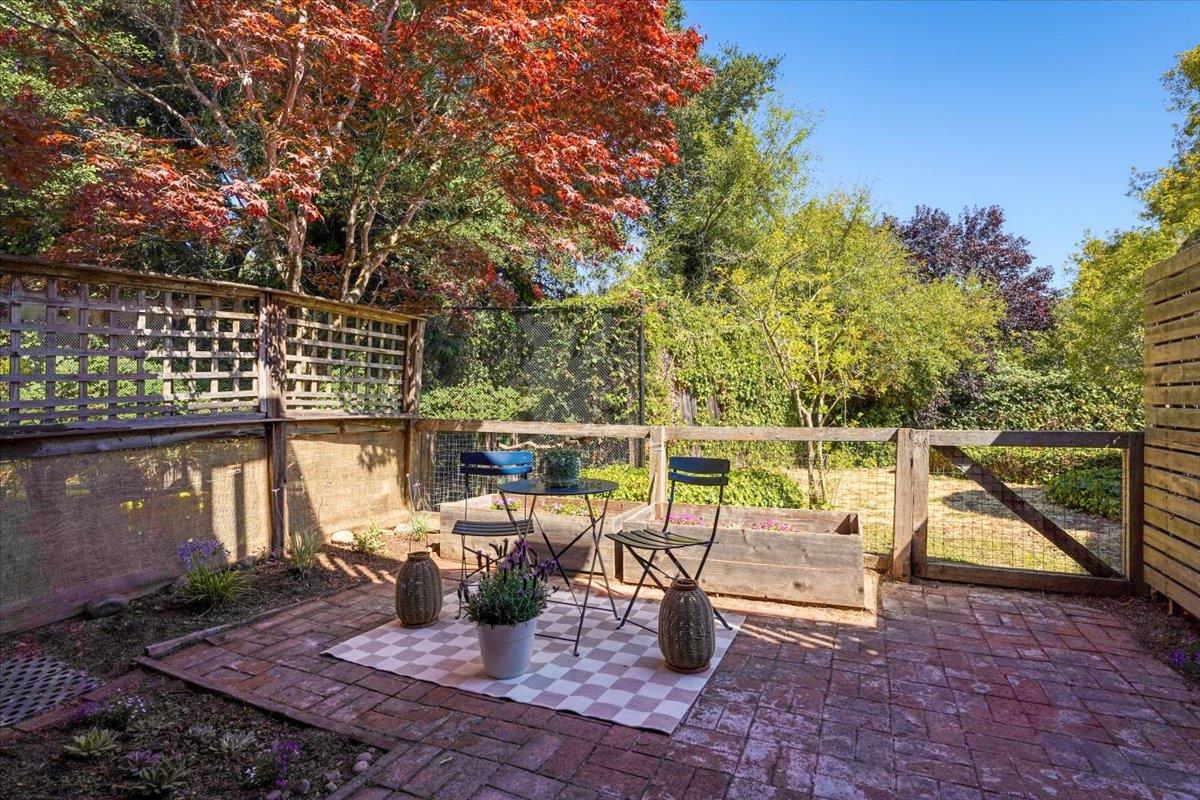 Detail Gallery Image 27 of 49 For 113 Tree Frog Ln, Santa Cruz,  CA 95060 - 2 Beds | 1/1 Baths