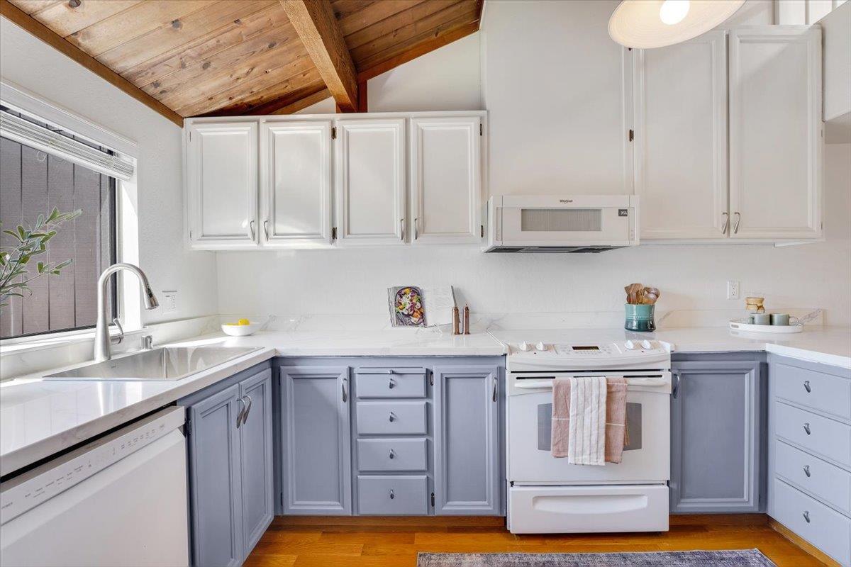 Detail Gallery Image 8 of 49 For 113 Tree Frog Ln, Santa Cruz,  CA 95060 - 2 Beds | 1/1 Baths