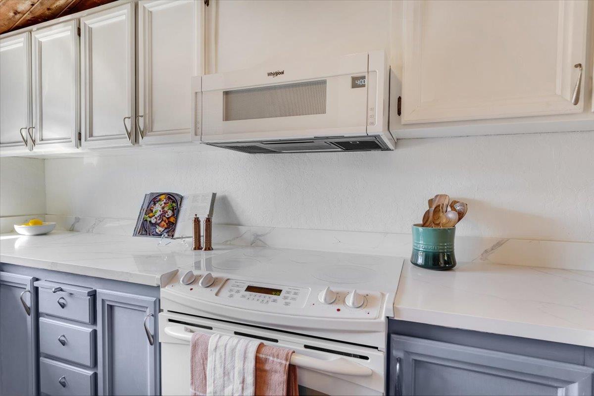 Detail Gallery Image 9 of 49 For 113 Tree Frog Ln, Santa Cruz,  CA 95060 - 2 Beds | 1/1 Baths