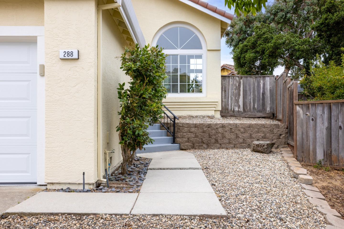 Detail Gallery Image 2 of 21 For 288 Sirena Del Mar Rd, Marina,  CA 93933 - 3 Beds | 2/1 Baths