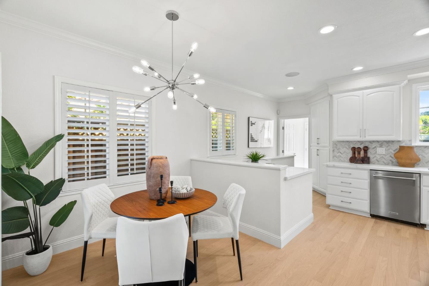 Detail Gallery Image 11 of 45 For 16717 Shannon Rd, Los Gatos,  CA 95032 - 4 Beds | 3/1 Baths