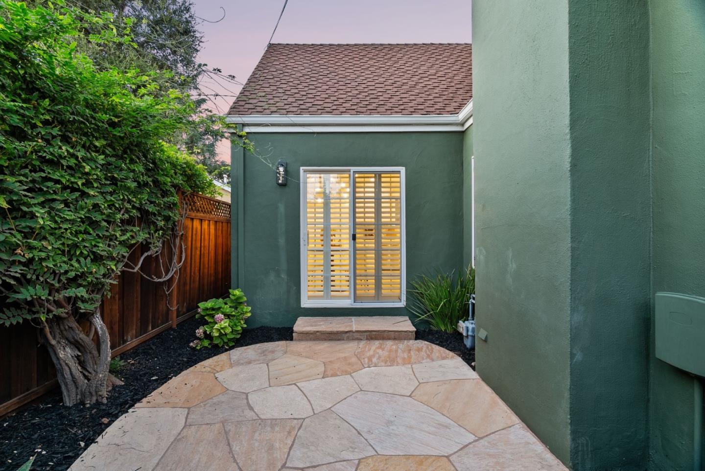 Detail Gallery Image 13 of 45 For 16717 Shannon Rd, Los Gatos,  CA 95032 - 4 Beds | 3/1 Baths