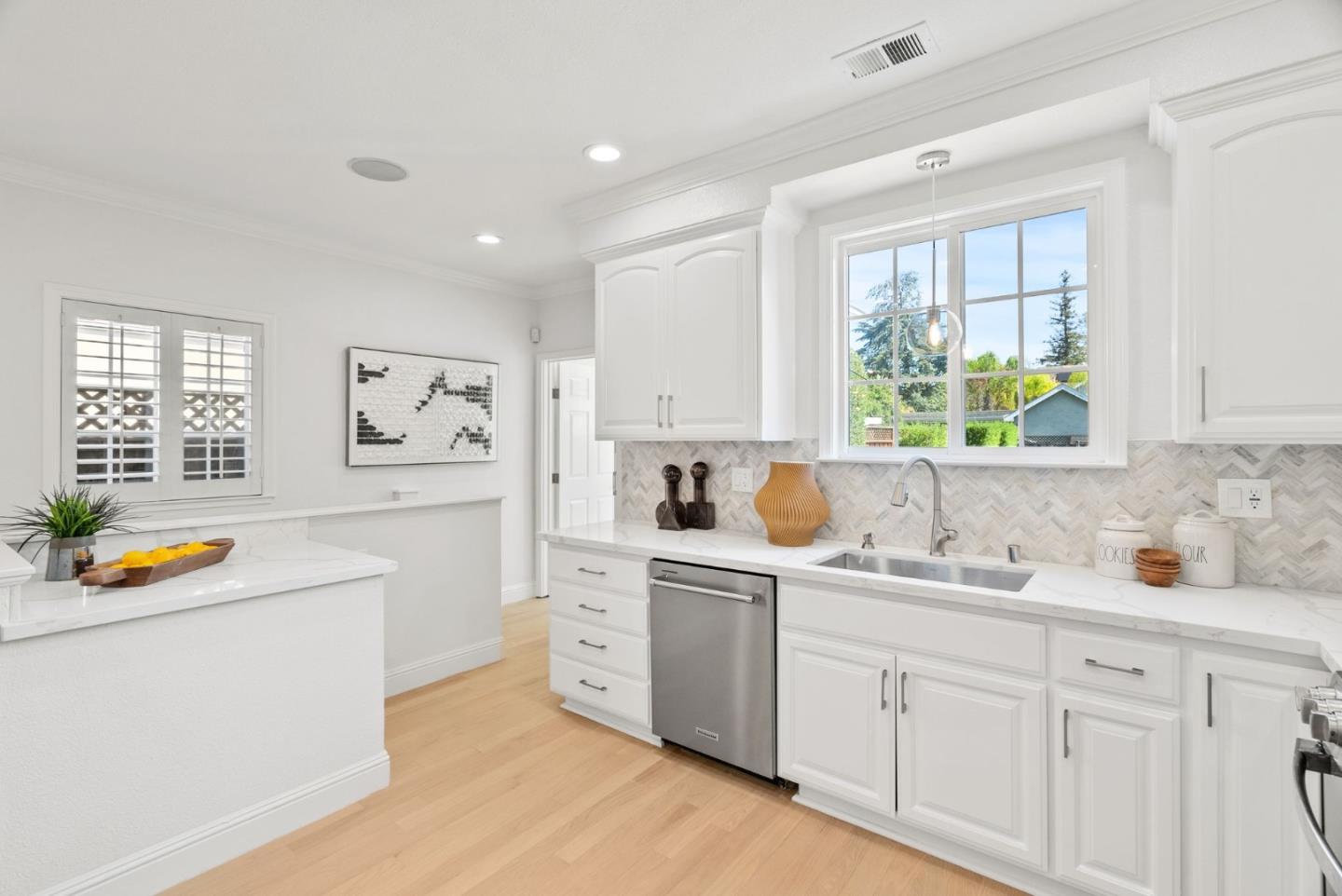 Detail Gallery Image 16 of 45 For 16717 Shannon Rd, Los Gatos,  CA 95032 - 4 Beds | 3/1 Baths