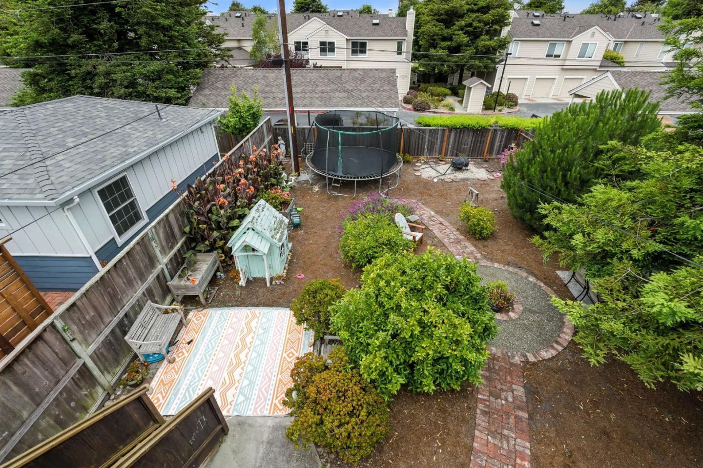 Detail Gallery Image 14 of 22 For 575 Myrtle St, Half Moon Bay,  CA 94019 - 3 Beds | 3 Baths