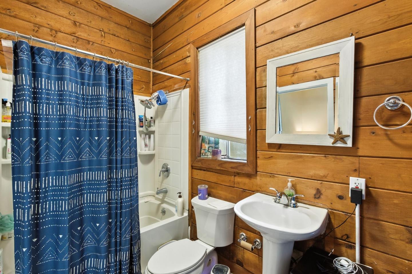 Detail Gallery Image 19 of 22 For 575 Myrtle St, Half Moon Bay,  CA 94019 - 3 Beds | 3 Baths