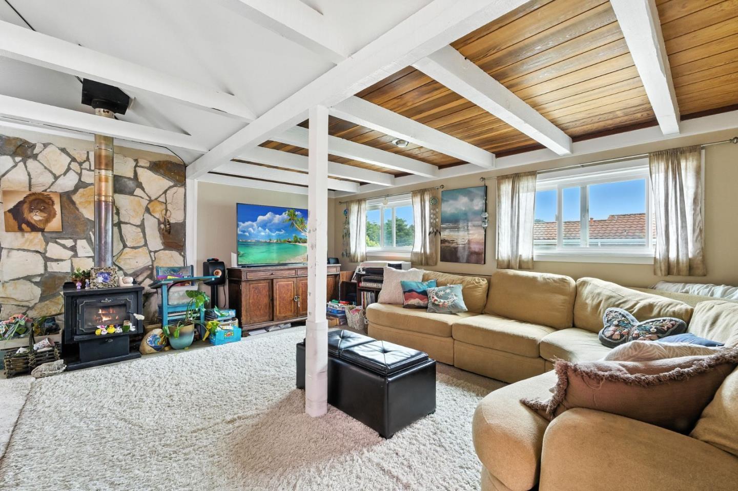 Detail Gallery Image 3 of 22 For 575 Myrtle St, Half Moon Bay,  CA 94019 - 3 Beds | 3 Baths