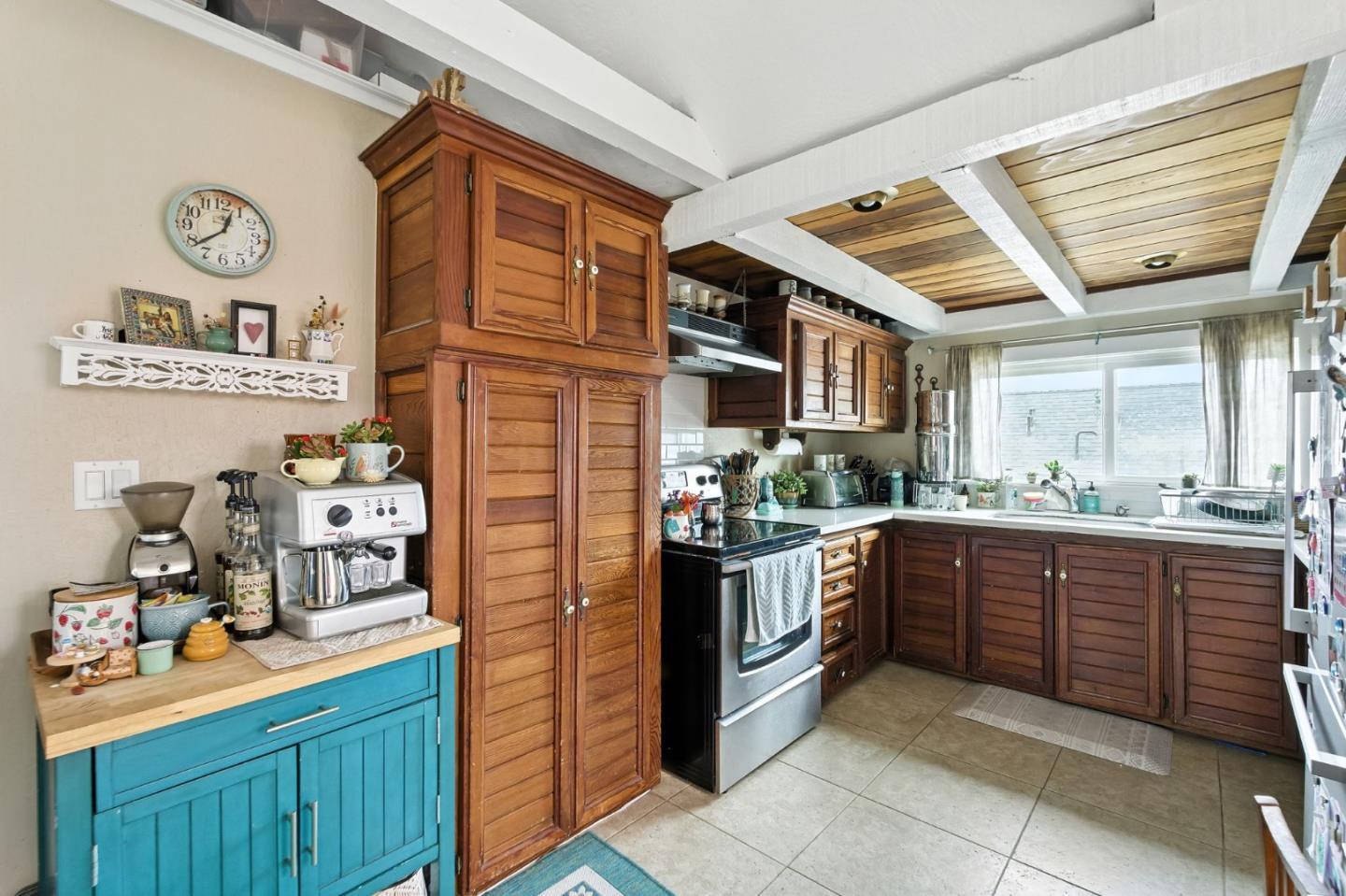 Detail Gallery Image 6 of 22 For 575 Myrtle St, Half Moon Bay,  CA 94019 - 3 Beds | 3 Baths