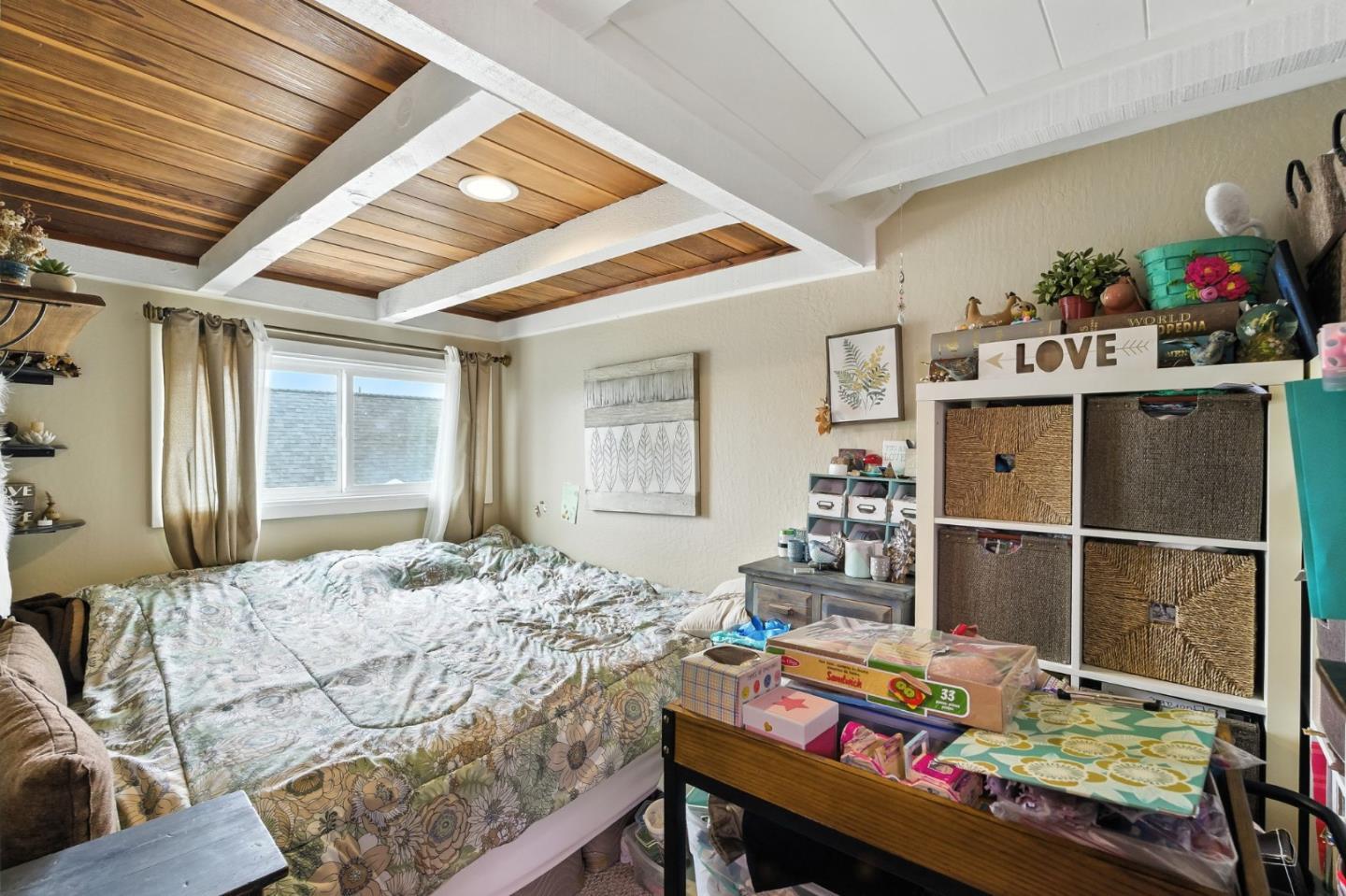 Detail Gallery Image 7 of 22 For 575 Myrtle St, Half Moon Bay,  CA 94019 - 3 Beds | 3 Baths