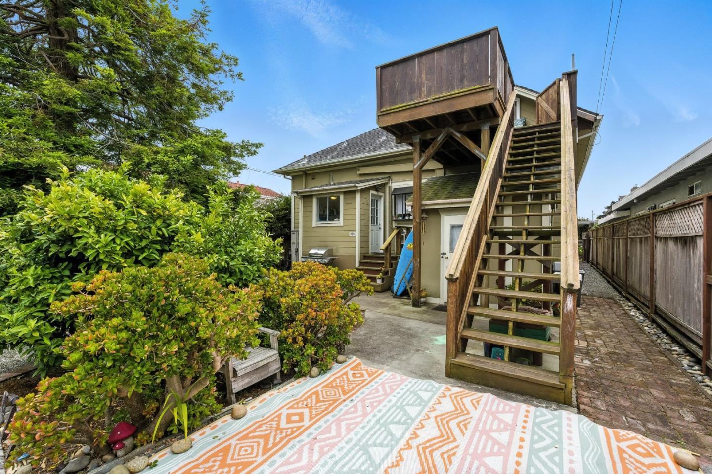 Detail Gallery Image 8 of 22 For 575 Myrtle St, Half Moon Bay,  CA 94019 - 3 Beds | 3 Baths