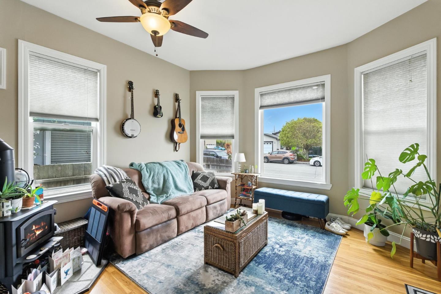 Detail Gallery Image 9 of 22 For 575 Myrtle St, Half Moon Bay,  CA 94019 - 3 Beds | 3 Baths