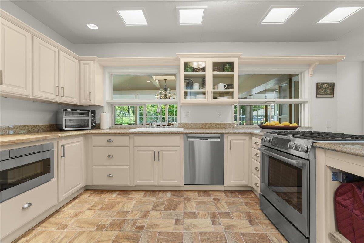 Detail Gallery Image 17 of 72 For 4711 Old San Jose Rd, Soquel,  CA 95073 - 3 Beds | 2/1 Baths
