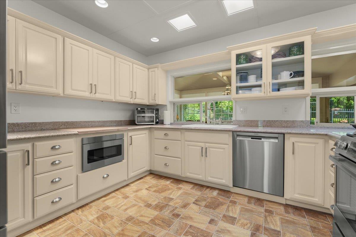 Detail Gallery Image 19 of 72 For 4711 Old San Jose Rd, Soquel,  CA 95073 - 3 Beds | 2/1 Baths