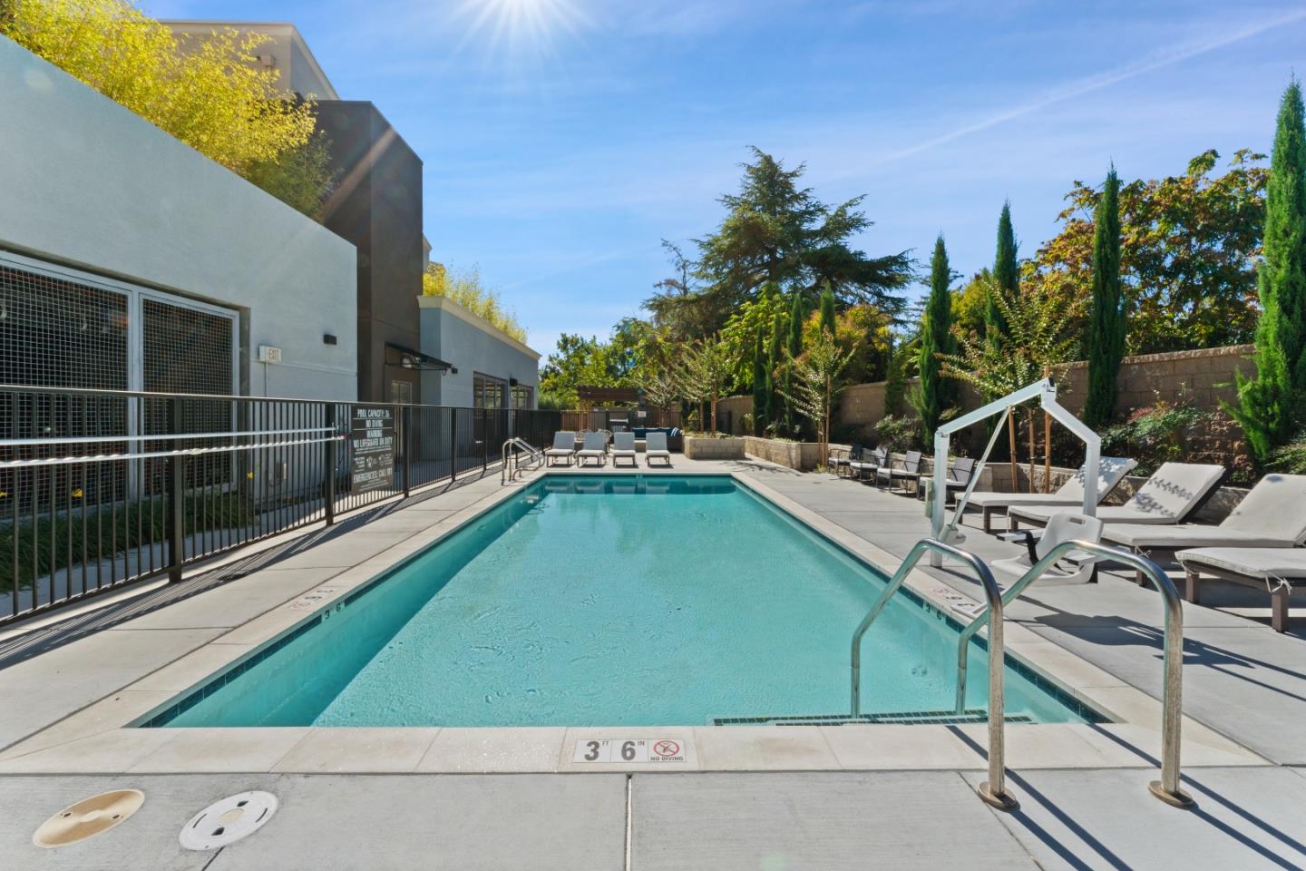 Detail Gallery Image 5 of 26 For 1853 Almaden Rd #504,  San Jose,  CA 95125 - 2 Beds | 2 Baths