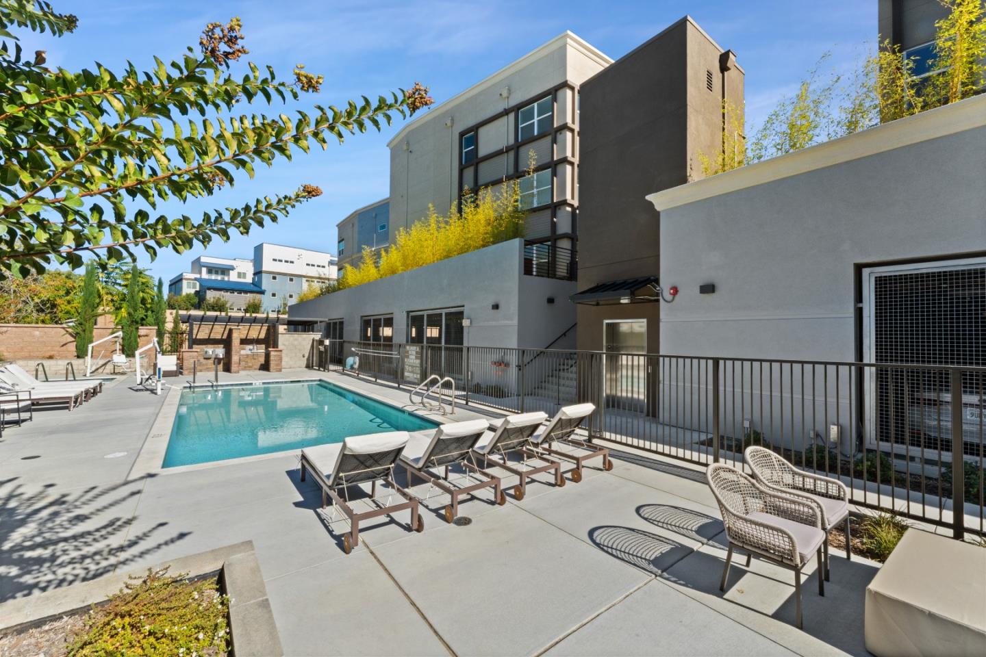 Detail Gallery Image 8 of 26 For 1853 Almaden Rd #504,  San Jose,  CA 95125 - 2 Beds | 2 Baths