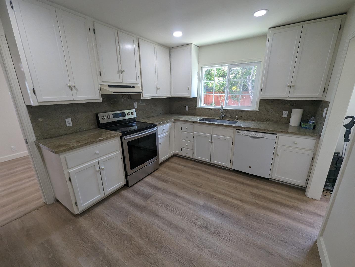 Detail Gallery Image 15 of 24 For 485 S Fair Oaks Ave, Sunnyvale,  CA 94086 - 3 Beds | 2 Baths