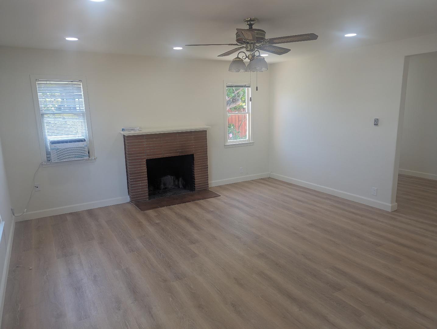 Detail Gallery Image 4 of 24 For 485 S Fair Oaks Ave, Sunnyvale,  CA 94086 - 3 Beds | 2 Baths