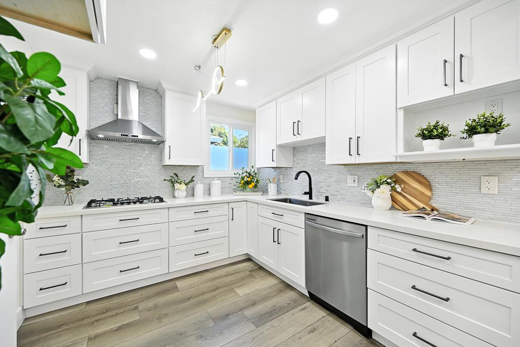 Detail Gallery Image 10 of 41 For 1504 York Ave, San Mateo,  CA 94401 - 3 Beds | 2 Baths
